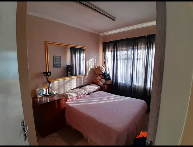 8 BEDROOM FREEHOLD FOR SALE IN BO-DORP